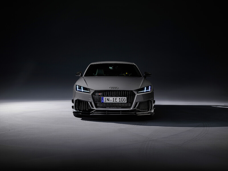 Ponadczasowa ikona: ekskluzywna limitowana edycja Audi TT RS Coupé iconic edition zachwyca innowacyjnym designem i dynamiką