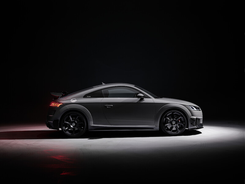 Ponadczasowa ikona: ekskluzywna limitowana edycja Audi TT RS Coupé iconic edition zachwyca innowacyjnym designem i dynamiką