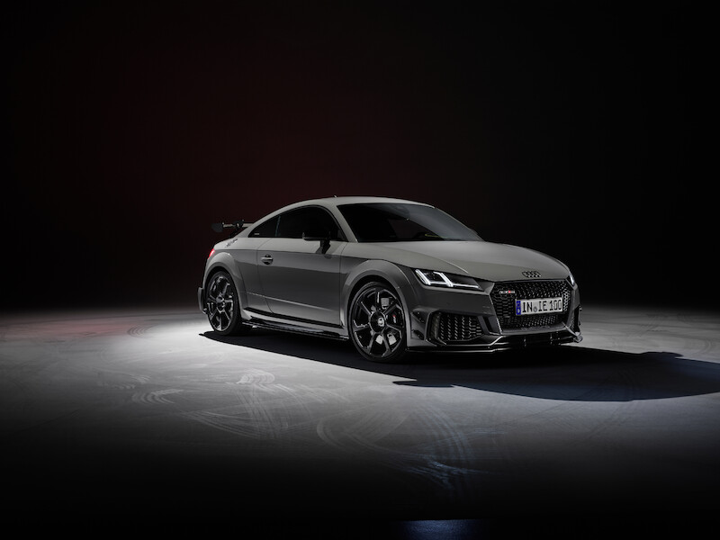 Ponadczasowa ikona: ekskluzywna limitowana edycja Audi TT RS Coupé iconic edition zachwyca innowacyjnym designem i dynamiką