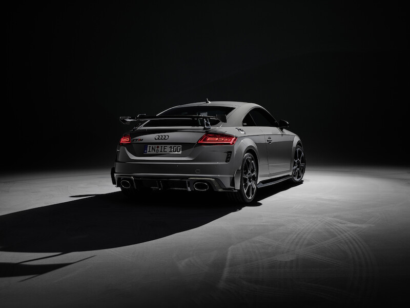 Ponadczasowa ikona: ekskluzywna limitowana edycja Audi TT RS Coupé iconic edition zachwyca innowacyjnym designem i dynamiką