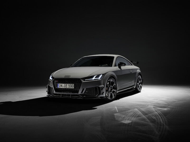 Ponadczasowa ikona: ekskluzywna limitowana edycja Audi TT RS Coupé iconic edition zachwyca innowacyjnym designem i dynamiką