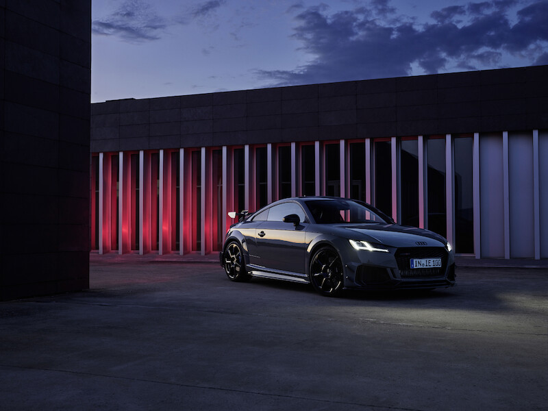 Ponadczasowa ikona: ekskluzywna limitowana edycja Audi TT RS Coupé iconic edition zachwyca innowacyjnym designem i dynamiką