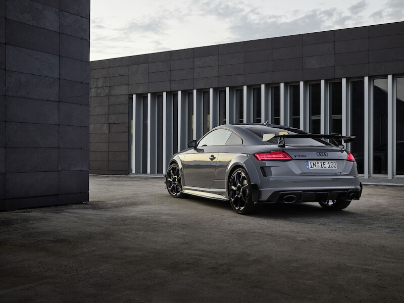 Ponadczasowa ikona: ekskluzywna limitowana edycja Audi TT RS Coupé iconic edition zachwyca innowacyjnym designem i dynamiką