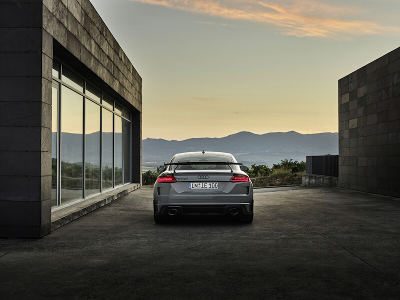 Ponadczasowa ikona: ekskluzywna limitowana edycja Audi TT RS Coupé iconic edition zachwyca innowacyjnym designem i dynamiką