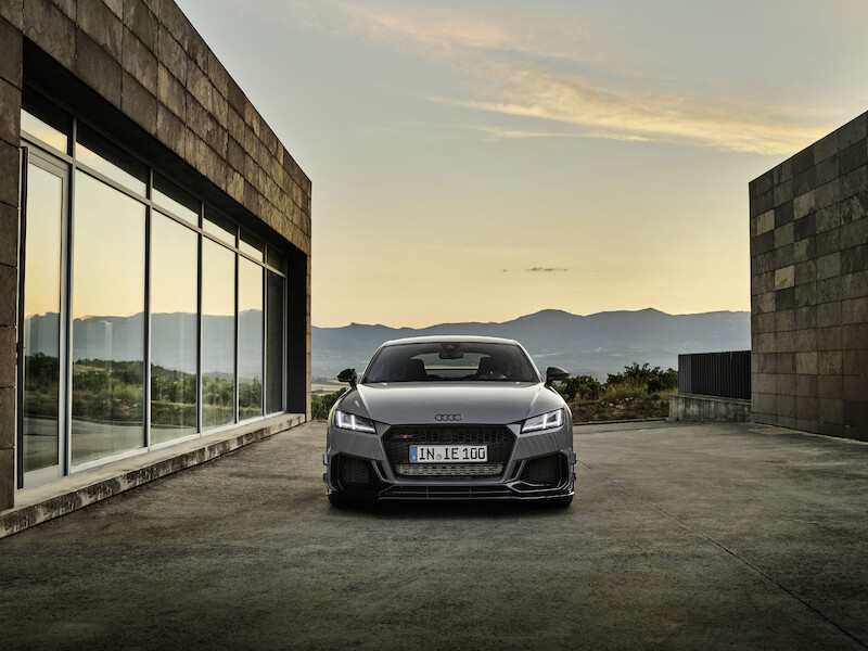 Ponadczasowa ikona: ekskluzywna limitowana edycja Audi TT RS Coupé iconic edition zachwyca innowacyjnym designem i dynamiką