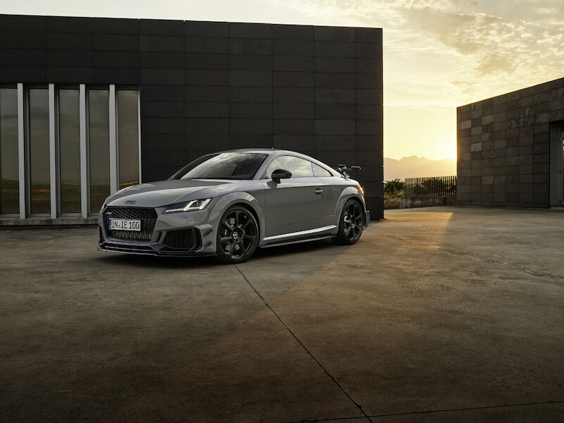 Ponadczasowa ikona: ekskluzywna limitowana edycja Audi TT RS Coupé iconic edition zachwyca innowacyjnym designem i dynamiką