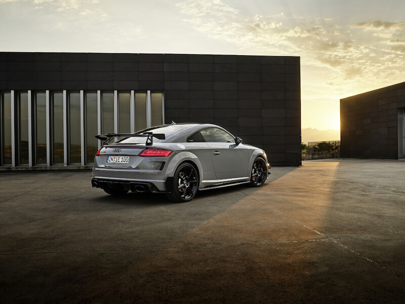 Ponadczasowa ikona: ekskluzywna limitowana edycja Audi TT RS Coupé iconic edition zachwyca innowacyjnym designem i dynamiką