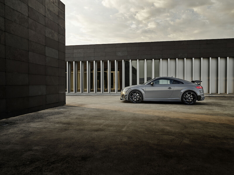 Ponadczasowa ikona: ekskluzywna limitowana edycja Audi TT RS Coupé iconic edition zachwyca innowacyjnym designem i dynamiką