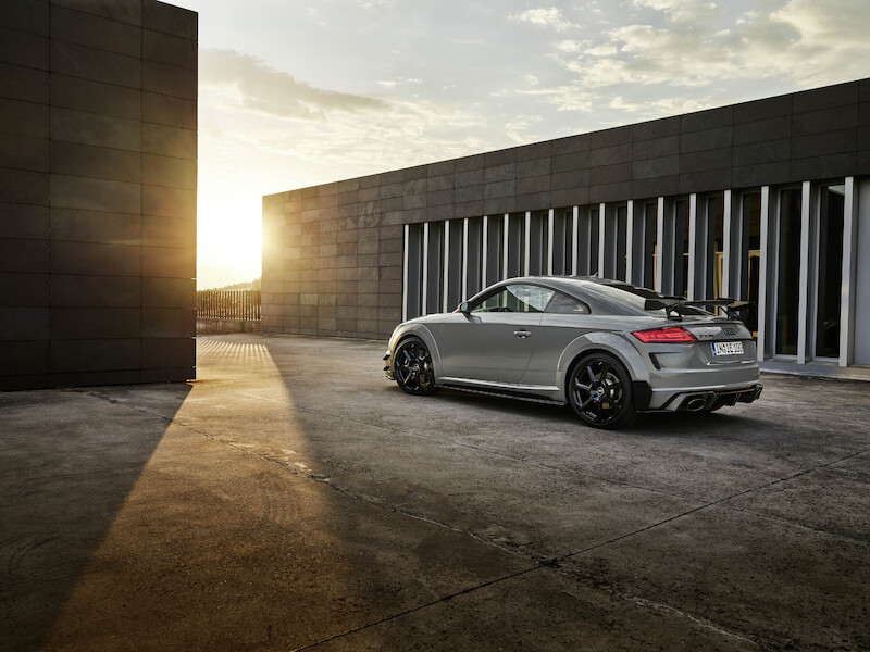 Ponadczasowa ikona: ekskluzywna limitowana edycja Audi TT RS Coupé iconic edition zachwyca innowacyjnym designem i dynamiką