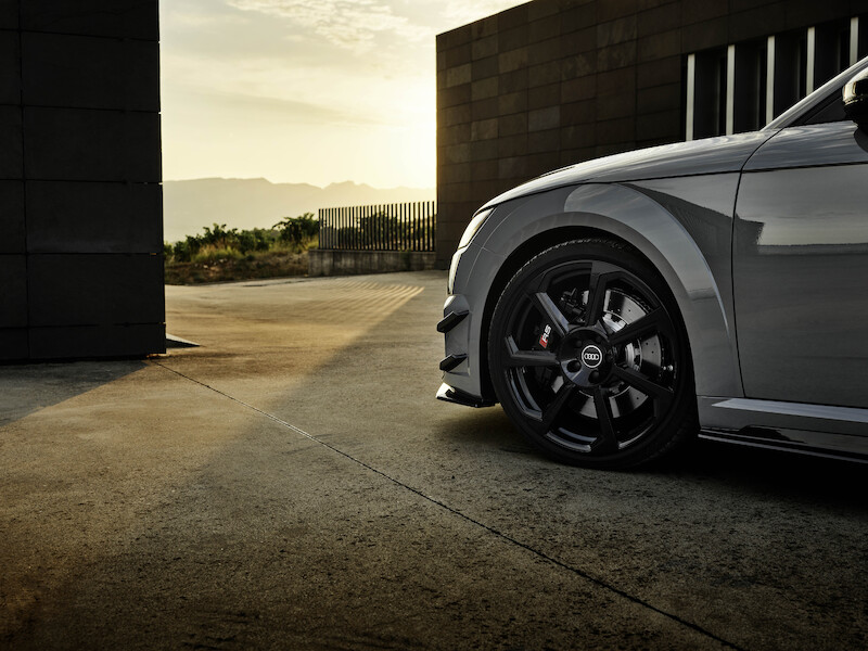 Ponadczasowa ikona: ekskluzywna limitowana edycja Audi TT RS Coupé iconic edition zachwyca innowacyjnym designem i dynamiką