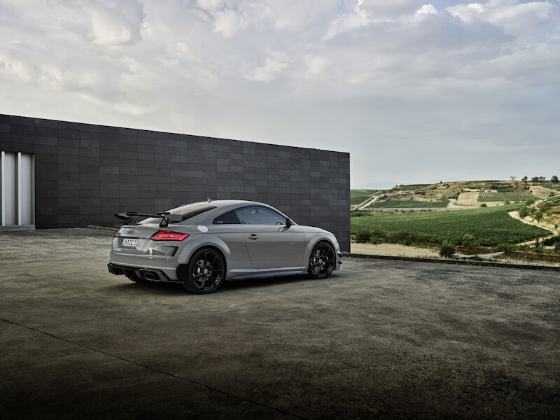 Ponadczasowa ikona: ekskluzywna limitowana edycja Audi TT RS Coupé iconic edition zachwyca innowacyjnym designem i dynamiką