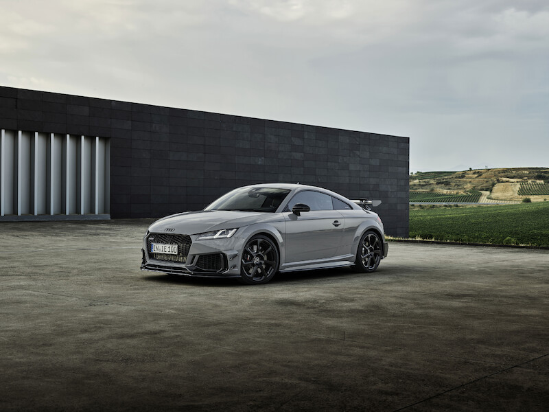 Ponadczasowa ikona: ekskluzywna limitowana edycja Audi TT RS Coupé iconic edition zachwyca innowacyjnym designem i dynamiką