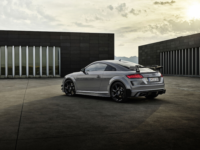 Ponadczasowa ikona: ekskluzywna limitowana edycja Audi TT RS Coupé iconic edition zachwyca innowacyjnym designem i dynamiką