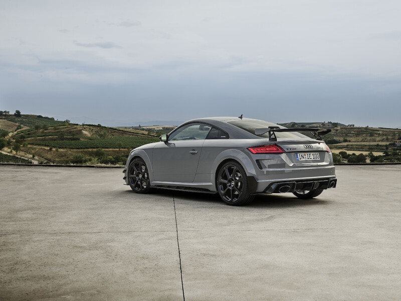 Ponadczasowa ikona: ekskluzywna limitowana edycja Audi TT RS Coupé iconic edition zachwyca innowacyjnym designem i dynamiką