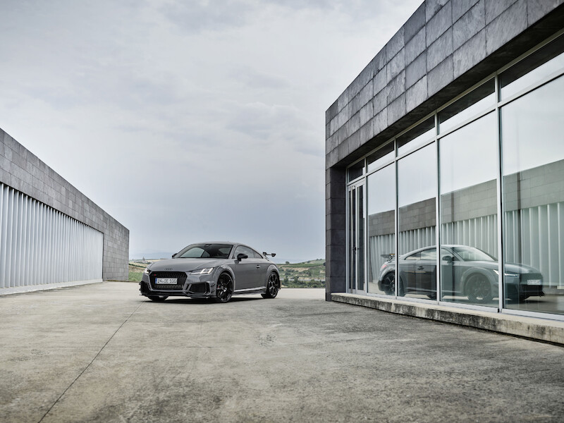 Ponadczasowa ikona: ekskluzywna limitowana edycja Audi TT RS Coupé iconic edition zachwyca innowacyjnym designem i dynamiką