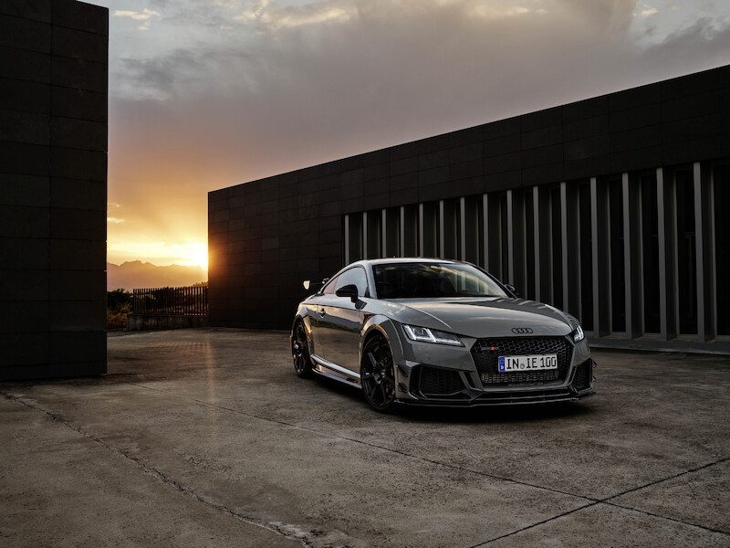 Ponadczasowa ikona: ekskluzywna limitowana edycja Audi TT RS Coupé iconic edition zachwyca innowacyjnym designem i dynamiką