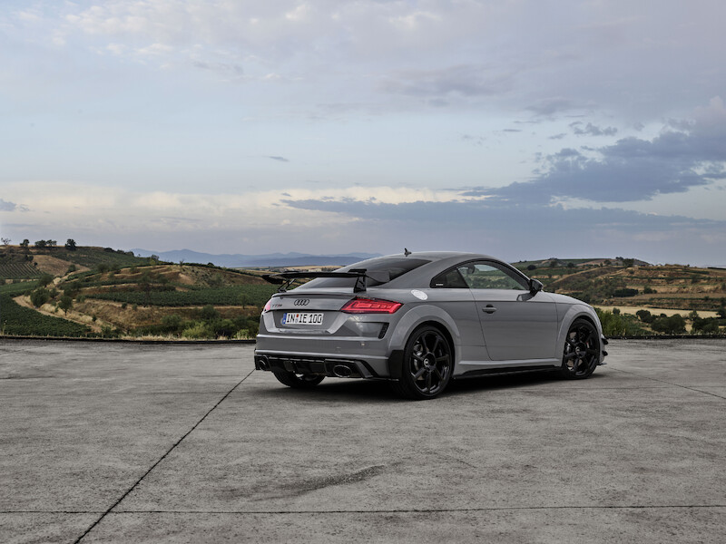 Ponadczasowa ikona: ekskluzywna limitowana edycja Audi TT RS Coupé iconic edition zachwyca innowacyjnym designem i dynamiką