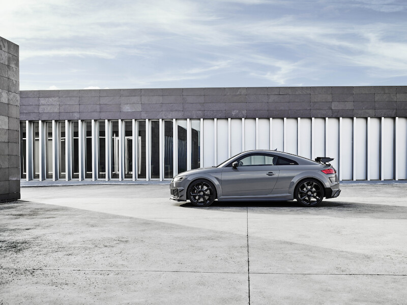 Ponadczasowa ikona: ekskluzywna limitowana edycja Audi TT RS Coupé iconic edition zachwyca innowacyjnym designem i dynamiką