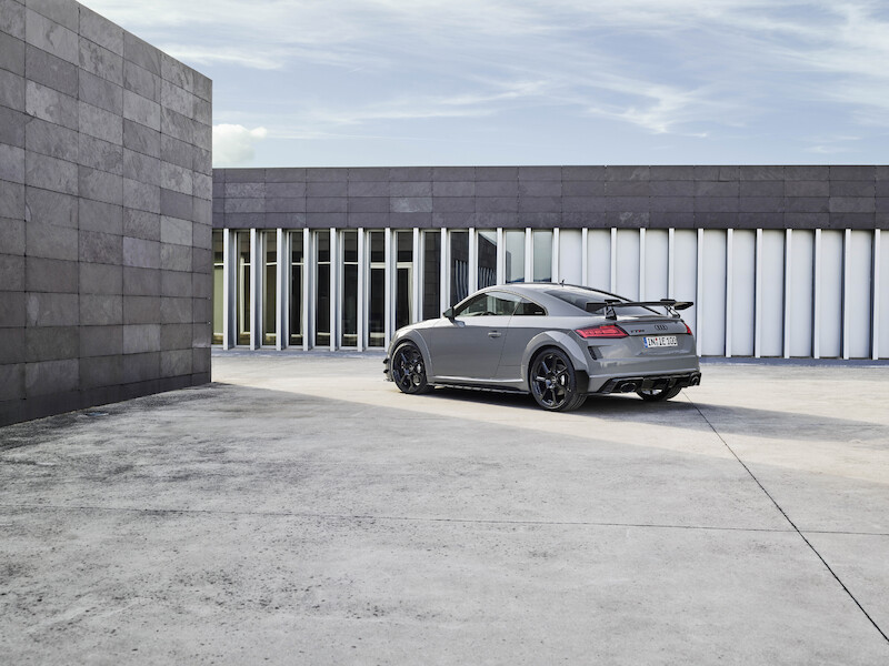 Ponadczasowa ikona: ekskluzywna limitowana edycja Audi TT RS Coupé iconic edition zachwyca innowacyjnym designem i dynamiką