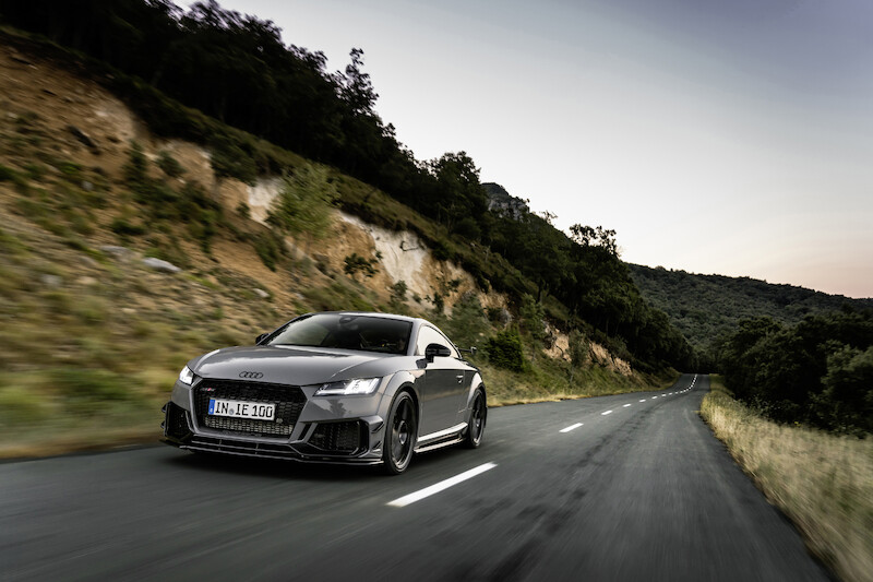 Ponadczasowa ikona: ekskluzywna limitowana edycja Audi TT RS Coupé iconic edition zachwyca innowacyjnym designem i dynamiką
