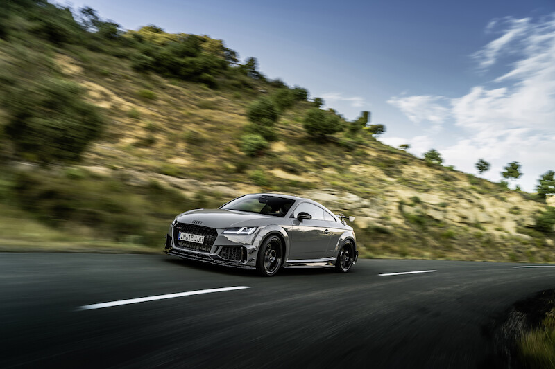 Ponadczasowa ikona: ekskluzywna limitowana edycja Audi TT RS Coupé iconic edition zachwyca innowacyjnym designem i dynamiką
