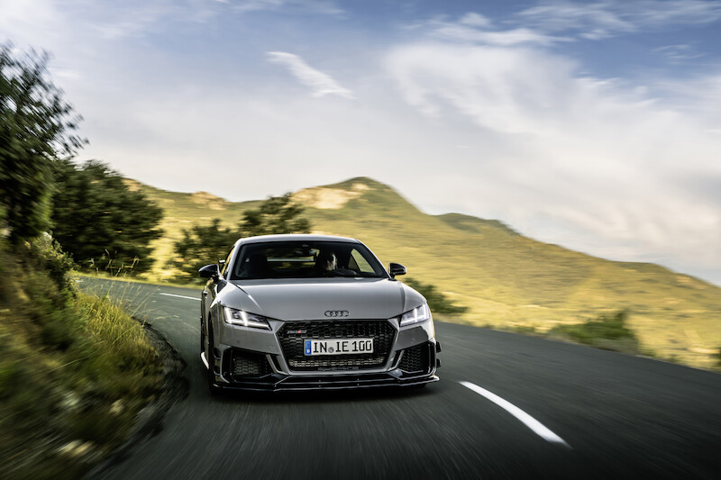 Ponadczasowa ikona: ekskluzywna limitowana edycja Audi TT RS Coupé iconic edition zachwyca innowacyjnym designem i dynamiką