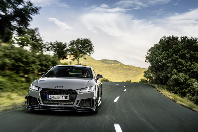 Ponadczasowa ikona: ekskluzywna limitowana edycja Audi TT RS Coupé iconic edition zachwyca innowacyjnym designem i dynamiką