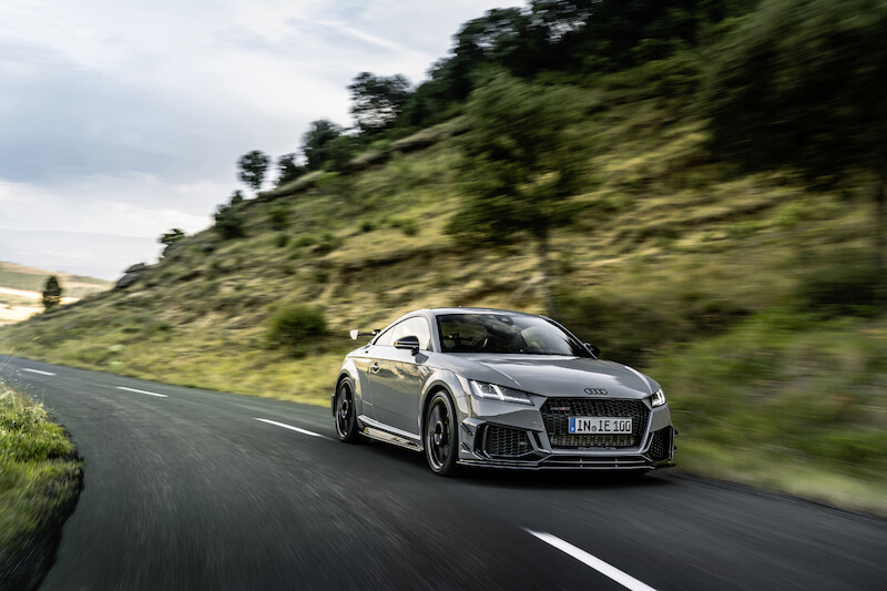 Ponadczasowa ikona: ekskluzywna limitowana edycja Audi TT RS Coupé iconic edition zachwyca innowacyjnym designem i dynamiką