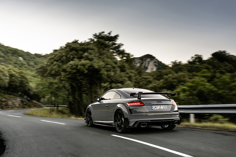 Ponadczasowa ikona: ekskluzywna limitowana edycja Audi TT RS Coupé iconic edition zachwyca innowacyjnym designem i dynamiką