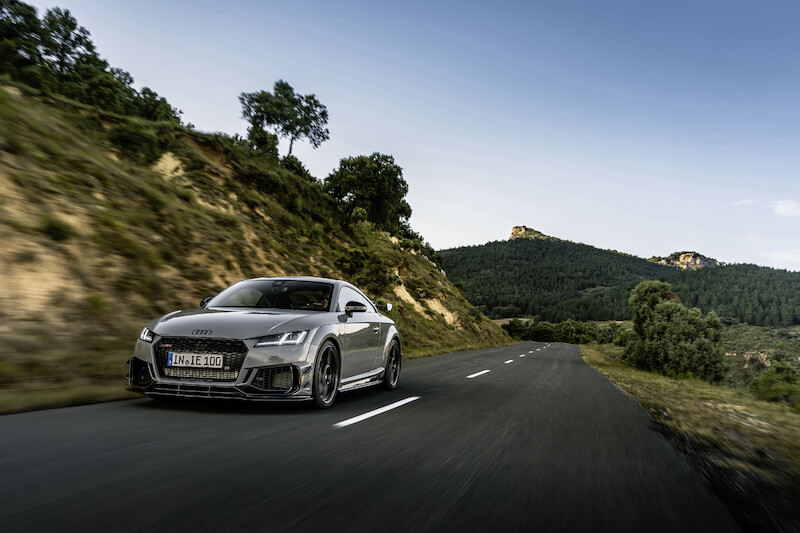 Ponadczasowa ikona: ekskluzywna limitowana edycja Audi TT RS Coupé iconic edition zachwyca innowacyjnym designem i dynamiką