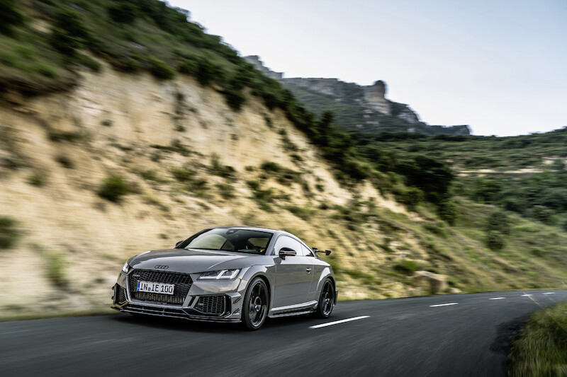 Ponadczasowa ikona: ekskluzywna limitowana edycja Audi TT RS Coupé iconic edition zachwyca innowacyjnym designem i dynamiką