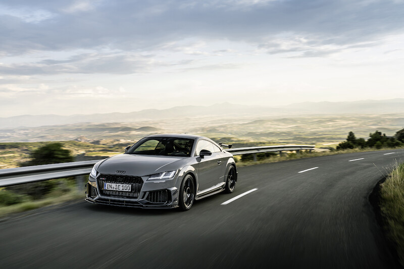 Ponadczasowa ikona: ekskluzywna limitowana edycja Audi TT RS Coupé iconic edition zachwyca innowacyjnym designem i dynamiką