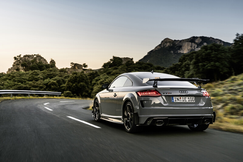 Ponadczasowa ikona: ekskluzywna limitowana edycja Audi TT RS Coupé iconic edition zachwyca innowacyjnym designem i dynamiką