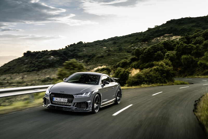 Ponadczasowa ikona: ekskluzywna limitowana edycja Audi TT RS Coupé iconic edition zachwyca innowacyjnym designem i dynamiką
