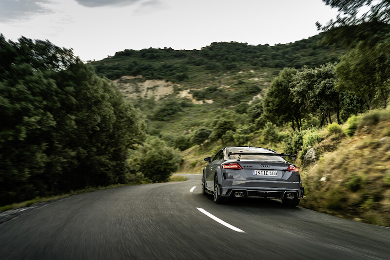 Ponadczasowa ikona: ekskluzywna limitowana edycja Audi TT RS Coupé iconic edition zachwyca innowacyjnym designem i dynamiką