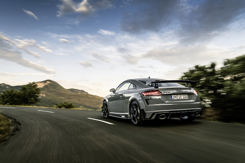 Ponadczasowa ikona: ekskluzywna limitowana edycja Audi TT RS Coupé iconic edition zachwyca innowacyjnym designem i dynamiką