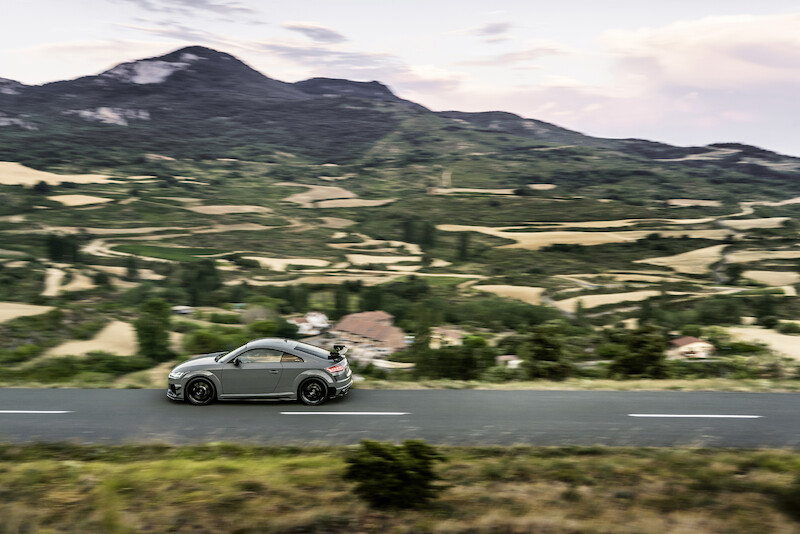 Ponadczasowa ikona: ekskluzywna limitowana edycja Audi TT RS Coupé iconic edition zachwyca innowacyjnym designem i dynamiką