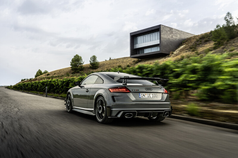Ponadczasowa ikona: ekskluzywna limitowana edycja Audi TT RS Coupé iconic edition zachwyca innowacyjnym designem i dynamiką