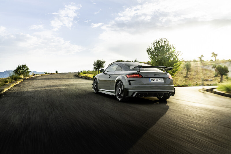 Ponadczasowa ikona: ekskluzywna limitowana edycja Audi TT RS Coupé iconic edition zachwyca innowacyjnym designem i dynamiką