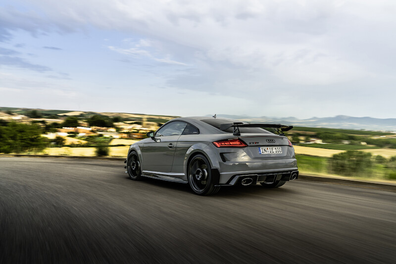 Ponadczasowa ikona: ekskluzywna limitowana edycja Audi TT RS Coupé iconic edition zachwyca innowacyjnym designem i dynamiką