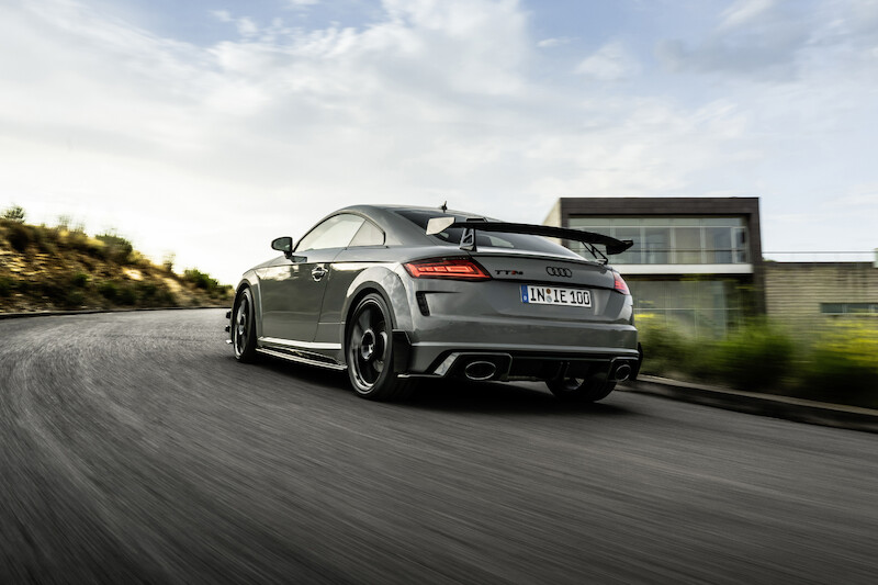 Ponadczasowa ikona: ekskluzywna limitowana edycja Audi TT RS Coupé iconic edition zachwyca innowacyjnym designem i dynamiką