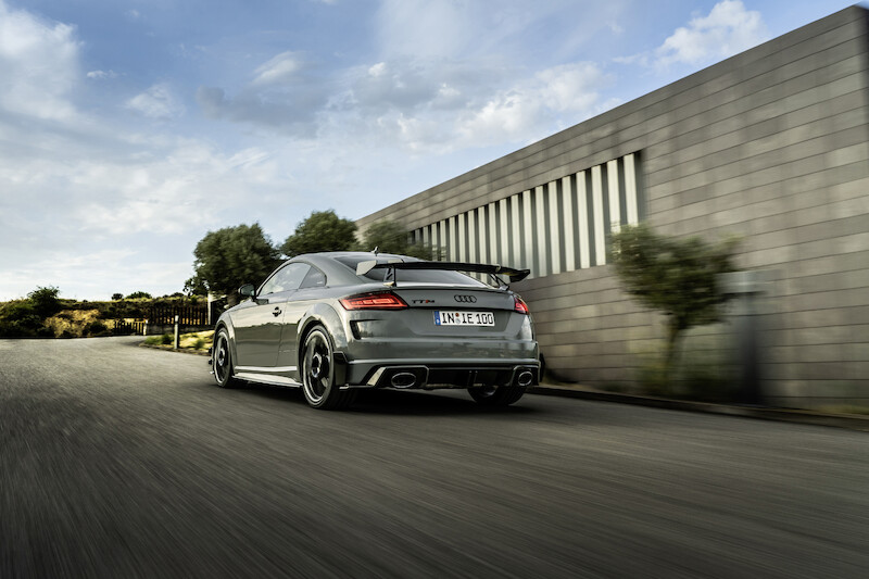Ponadczasowa ikona: ekskluzywna limitowana edycja Audi TT RS Coupé iconic edition zachwyca innowacyjnym designem i dynamiką