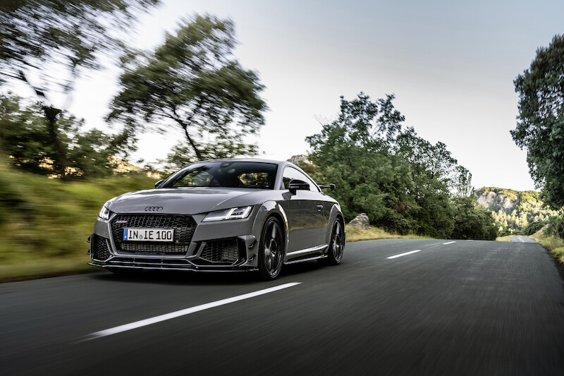 Ponadczasowa ikona: ekskluzywna limitowana edycja Audi TT RS Coupé iconic edition zachwyca innowacyjnym designem i dynamiką