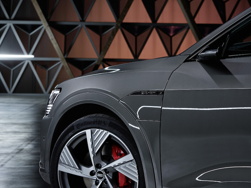 Nowe Audi Q8 e-tron: udoskonalona wydajność i zasięg, wyrafinowany design