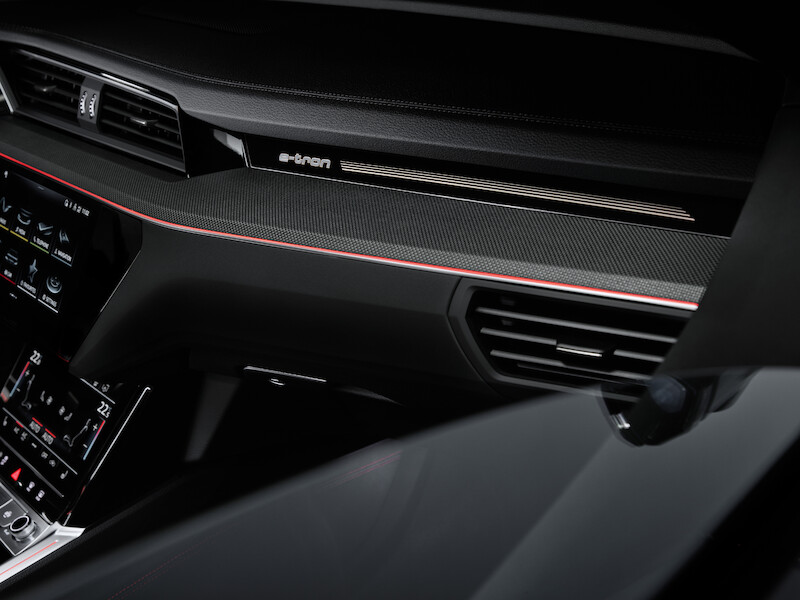 Nowe Audi Q8 e-tron: udoskonalona wydajność i zasięg, wyrafinowany design
