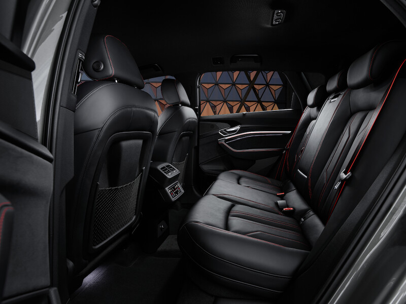 Nowe Audi Q8 e-tron: udoskonalona wydajność i zasięg, wyrafinowany design
