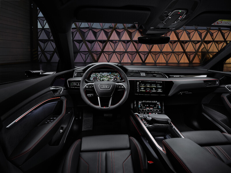 Nowe Audi Q8 e-tron: udoskonalona wydajność i zasięg, wyrafinowany design