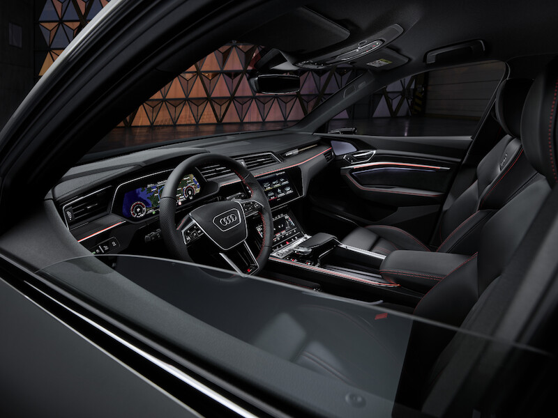 Nowe Audi Q8 e-tron: udoskonalona wydajność i zasięg, wyrafinowany design
