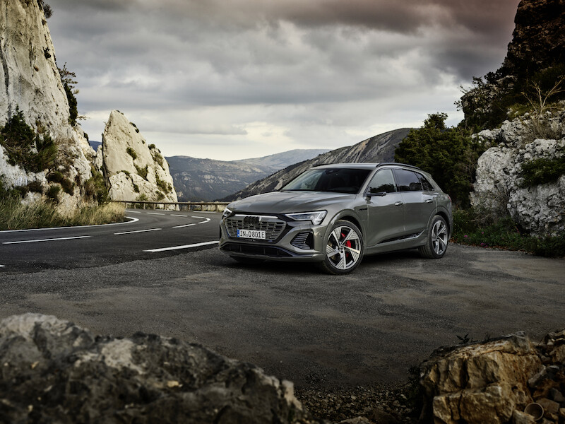 Nowe Audi Q8 e-tron: udoskonalona wydajność i zasięg, wyrafinowany design