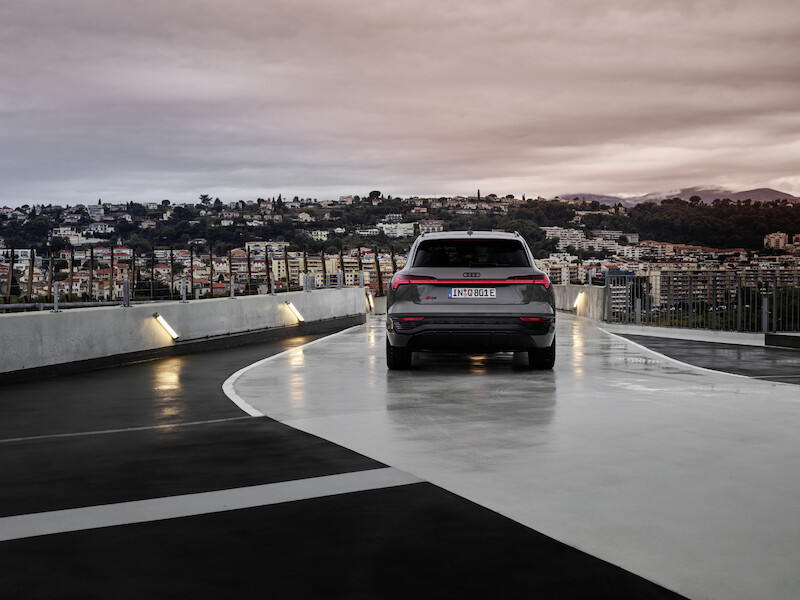 Nowe Audi Q8 e-tron: udoskonalona wydajność i zasięg, wyrafinowany design